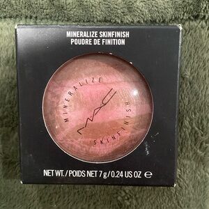 MAC cosmetics Mineralize Skinfinish in shade: Rio.